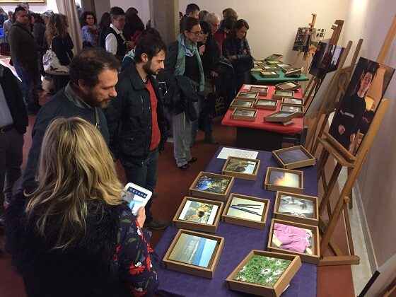 Il pubblico alla mostra “Dentro,  fuori, oltre” abbinato al convegno