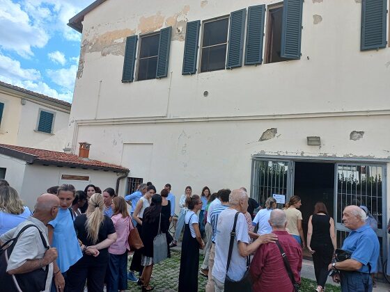 Un momento dell'inaugurazione presso il Centro Servizi Caritas a Sesto Fiorentino